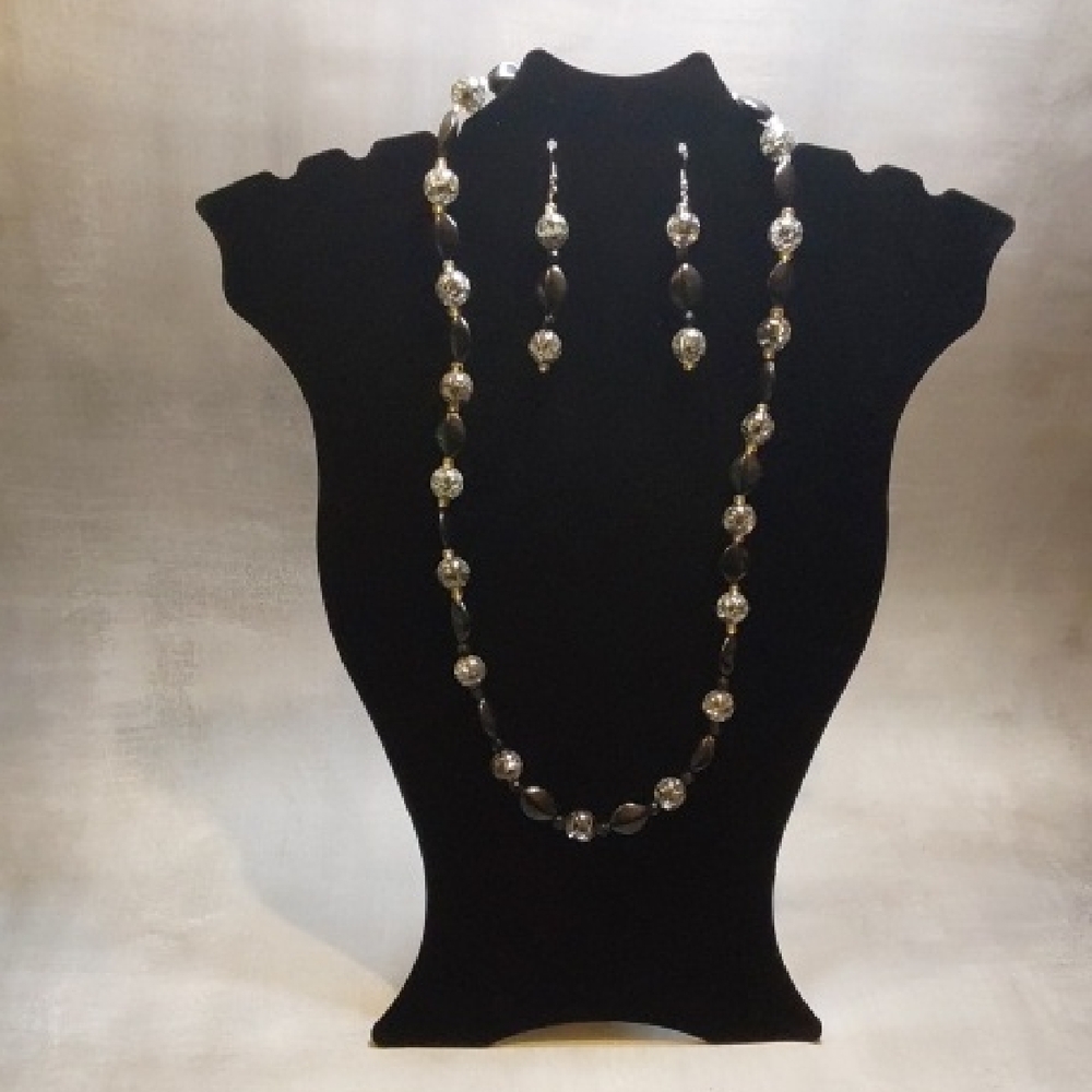 Chic Silver and Black Necklace Set - NWOT